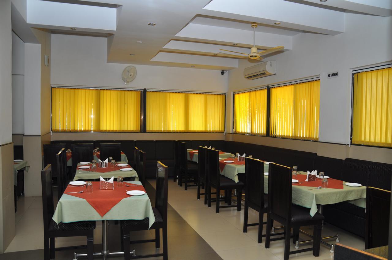 Excellency Inn Nashik Bagian luar foto